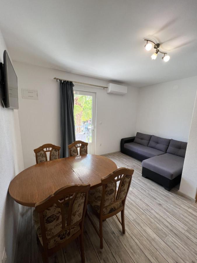 Apartmani Palme Funtana Εξωτερικό φωτογραφία