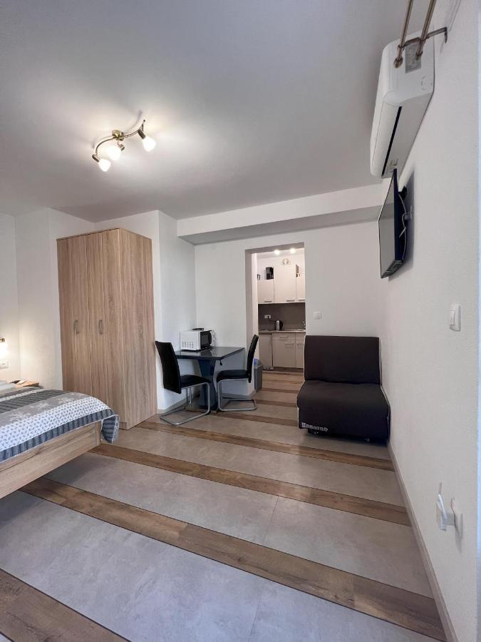 Apartmani Palme Funtana Εξωτερικό φωτογραφία